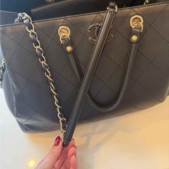 CHANEL Large Shopping Tote Bag - Picture 4 of 12